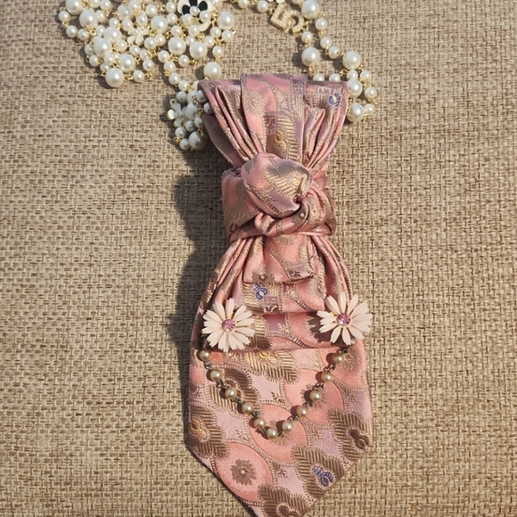 *SOLD* Necktie Necklace xmi platinum - Picture 3 of 3